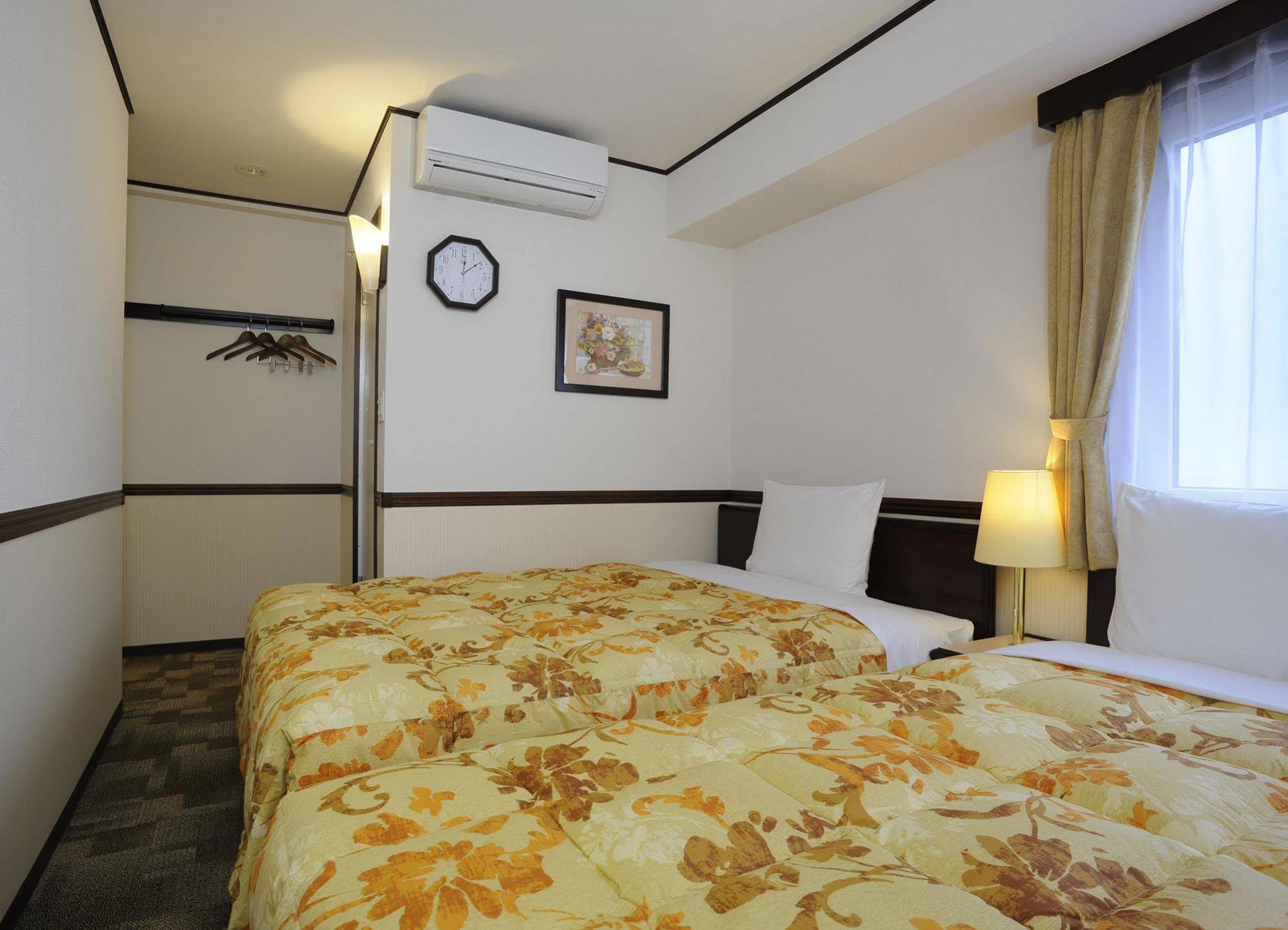 Toyoko Inn Shin-Yamaguchi-Eki Shinkansen-Guchi Экстерьер фото